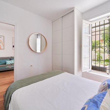 Villa Rosita Suites En Playa De La Malagueta Con Terraza Malaga Zewnętrze zdjęcie